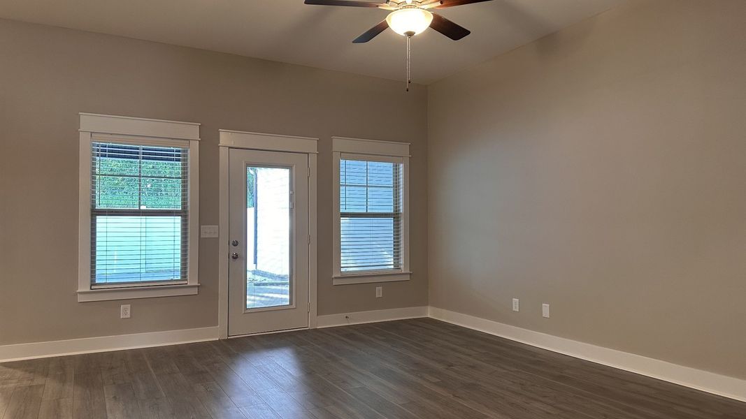 Spacious, unfurnished interior of a new home in Veterans Cove, Murfreesboro (Image 14).