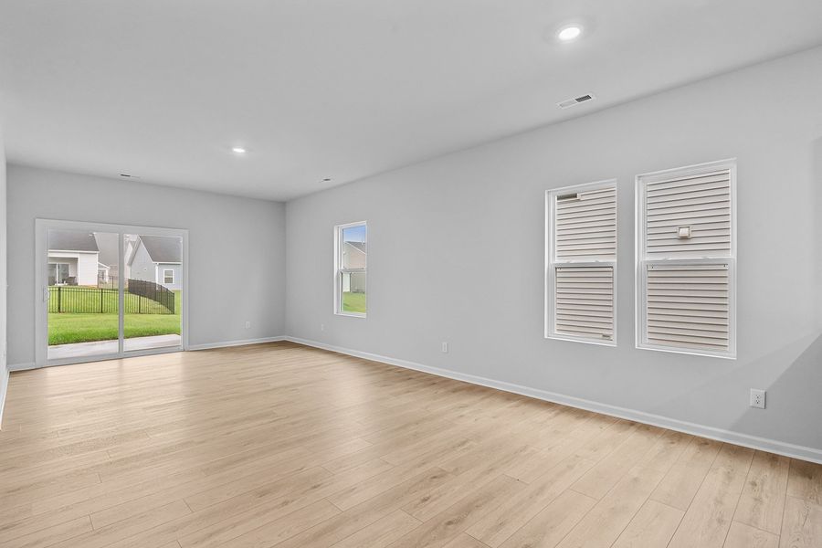 Spacious, unfurnished interior of a new home in Hanes Lake, Winston-Salem (Image 17).