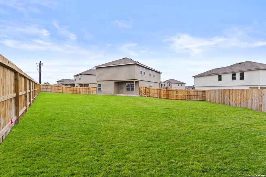 Exterior details and patio area of a home in Laurel Vistas, San Antonio (Image 3).
