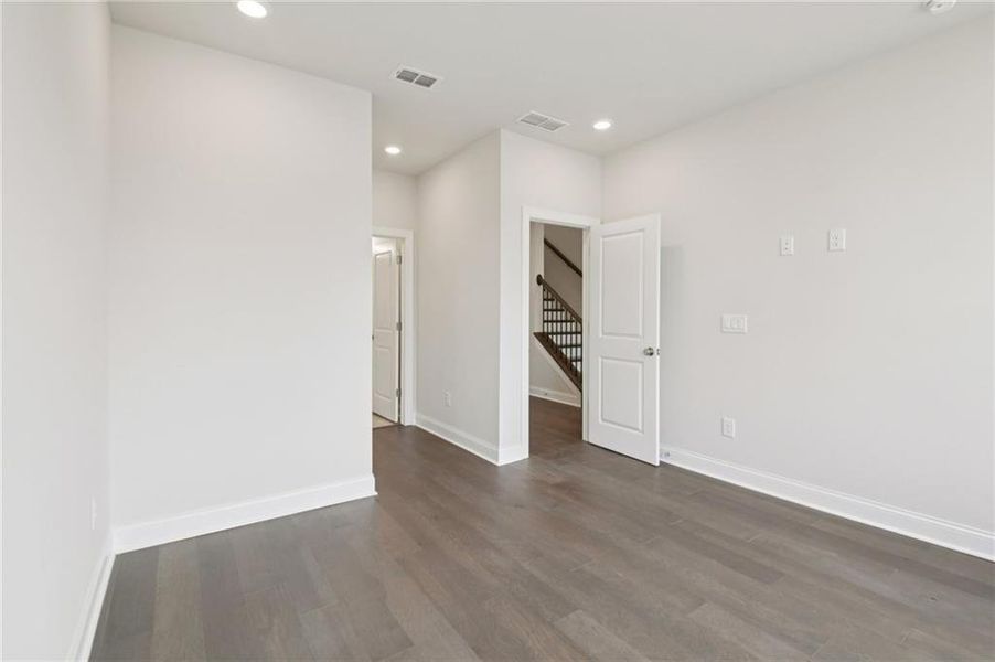 Spacious, unfurnished interior of a new home in Ward's Crossing Townhomes, Johns Creek (Image 16).