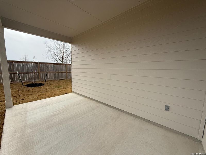 Exterior details and patio area of a home in Hennersby Hollow, San Antonio (Image 21).