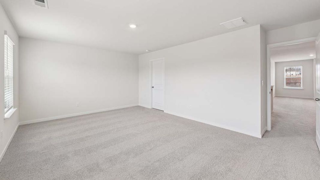 Spacious, unfurnished interior of a new home in Cardinal Creek, Charlotte (Image 23).