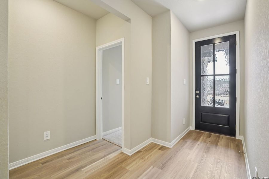 Spacious, unfurnished interior of a new home in Royal Crest, San Antonio (Image 31).