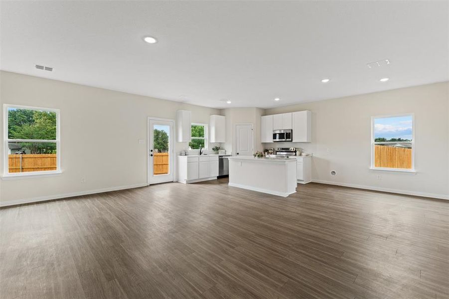 Spacious, unfurnished interior of a new home in , Waco (Image 26). Spacious, unfurnished interior of a new home in , Waco (Image 26).