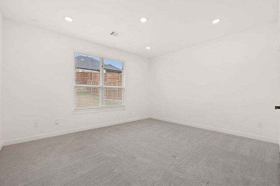 Spacious, unfurnished interior of a new home in Talon Hills, Saginaw (Image 20).