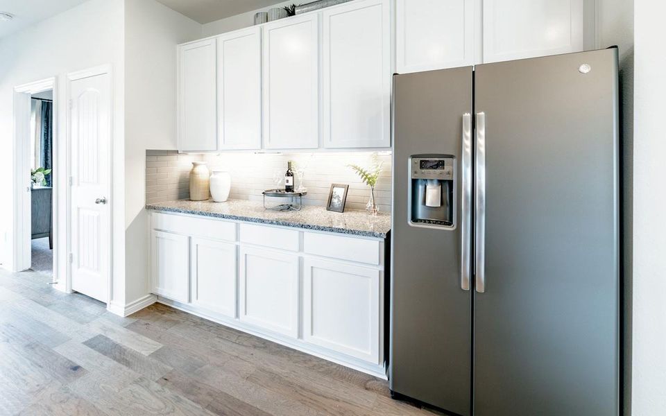 Furnished interior view inside a new home in Steed Landing, Texas City (Image 15).