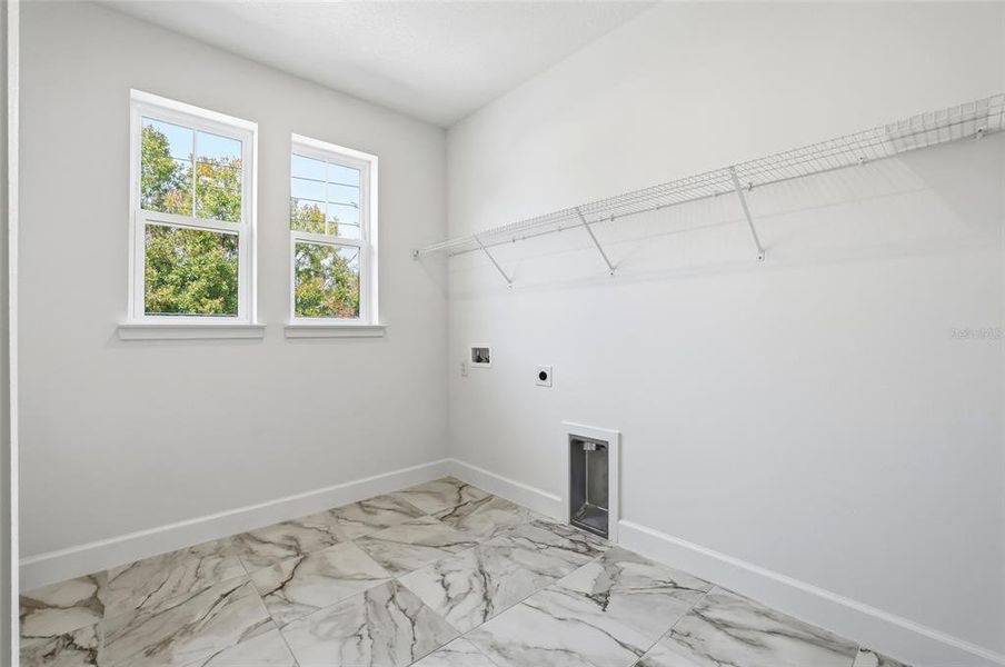 Spacious, unfurnished interior of a new home in , Tampa (Image 40).