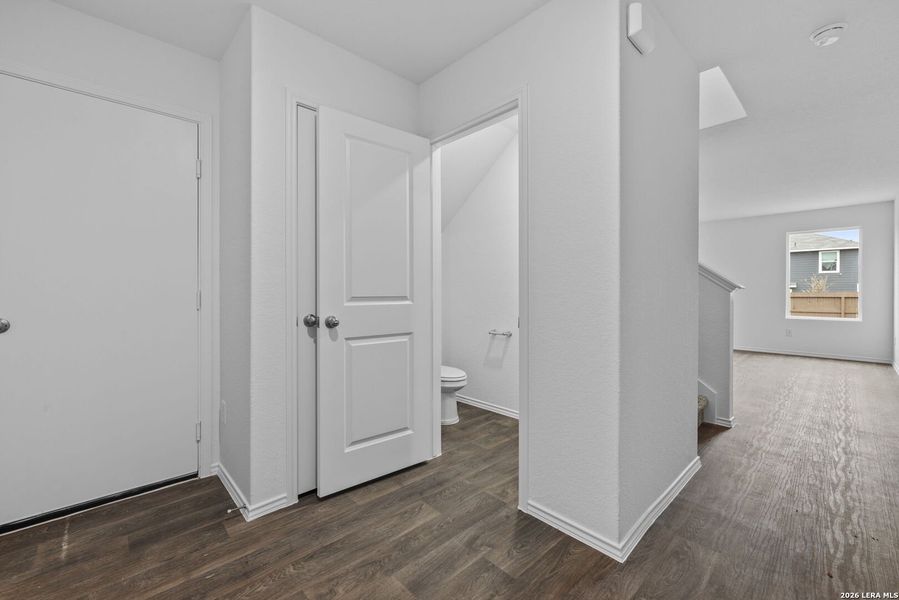 Spacious, unfurnished interior of a new home in Avenida, Converse (Image 14).