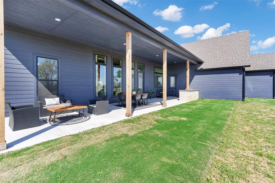 Exterior details and patio area of a home in , Tolar (Image 3).