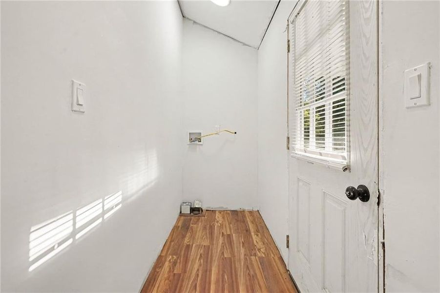 Spacious, unfurnished interior of a new home in , Canon (Image 14).