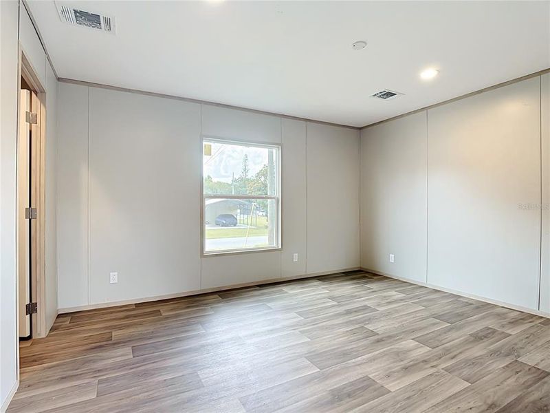 Spacious, unfurnished interior of a new home in , St. Cloud (Image 24).
