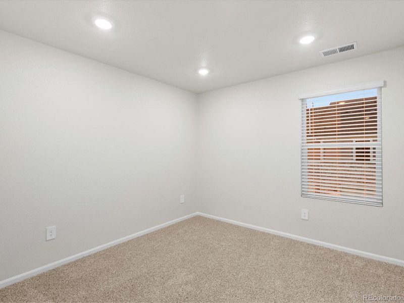 Spacious, unfurnished interior of a new home in , Aurora (Image 18).