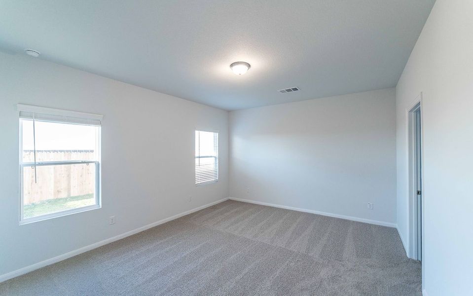 Spacious, unfurnished interior of a new home in Sunset Oaks, Maxwell (Image 12).