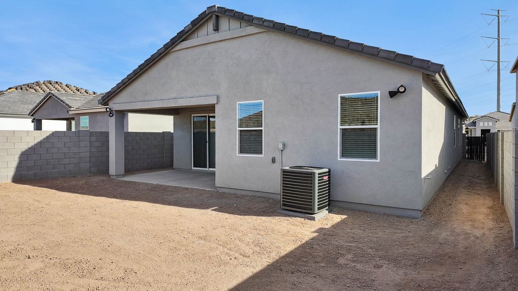Representative exterior details of a home built from the Hayden by D.R. Horton in The Ridge at Stone Butte, Phoenix (Image 3).