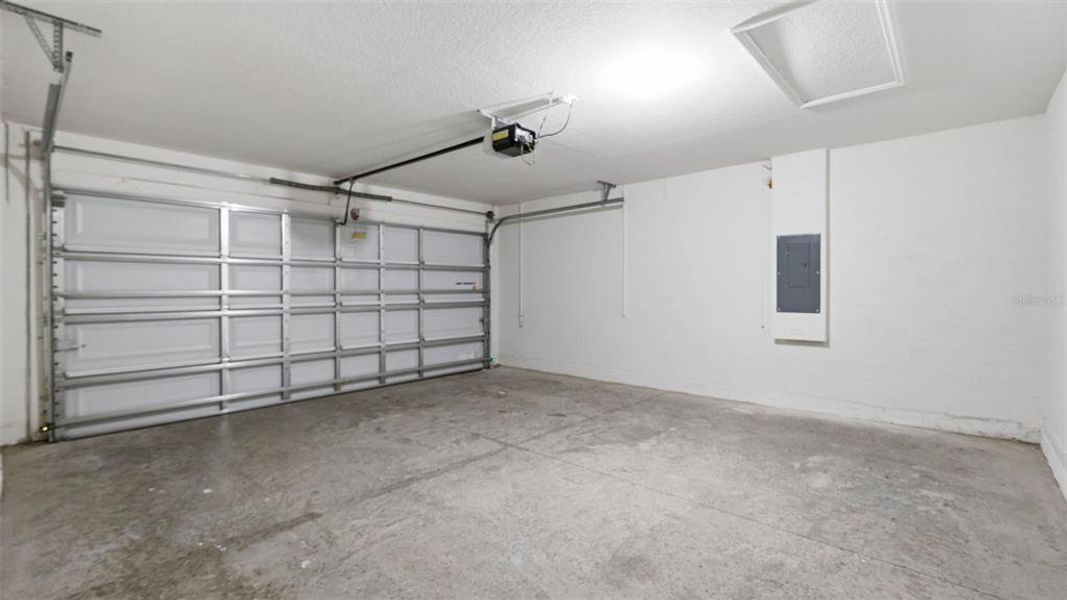 Spacious, unfurnished interior of a new home in Northwater at Two Rivers, Zephyrhills (Image 23).