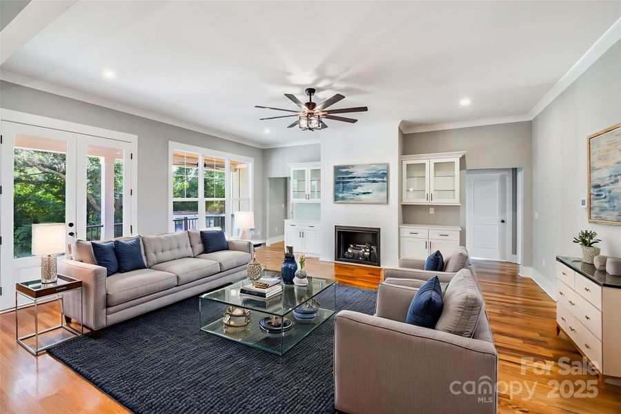 VIRTUALLY STAGED LIVING ROOM