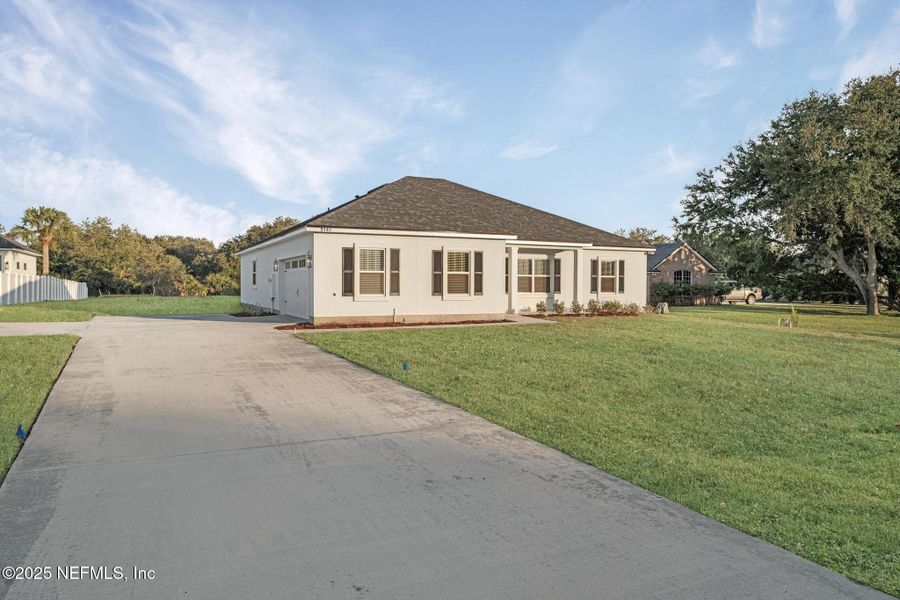 Exterior details and patio area of a home in , Jacksonville (Image 27).