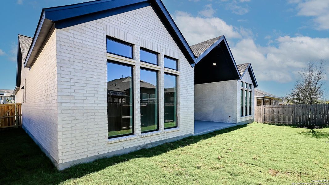 Exterior details and patio area of a home in Veramendi 60', New Braunfels (Image 3).