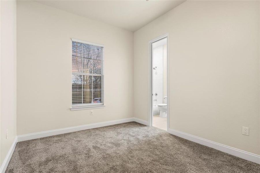 Spacious, unfurnished interior of a new home in , Bonham (Image 11).