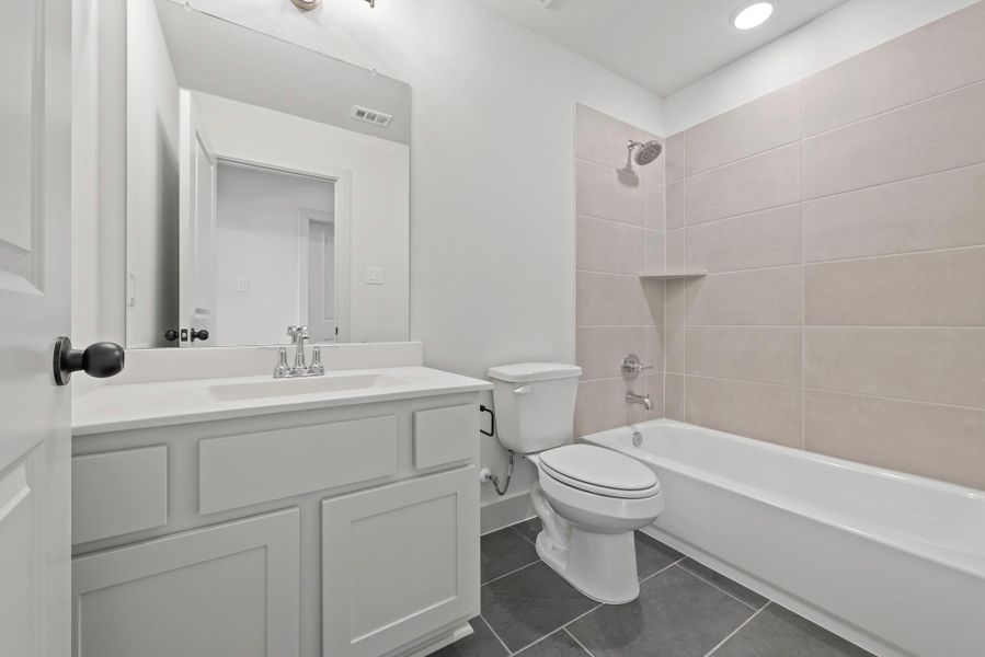 Furnished interior view inside a new home in Candela, Richmond (Image 7).