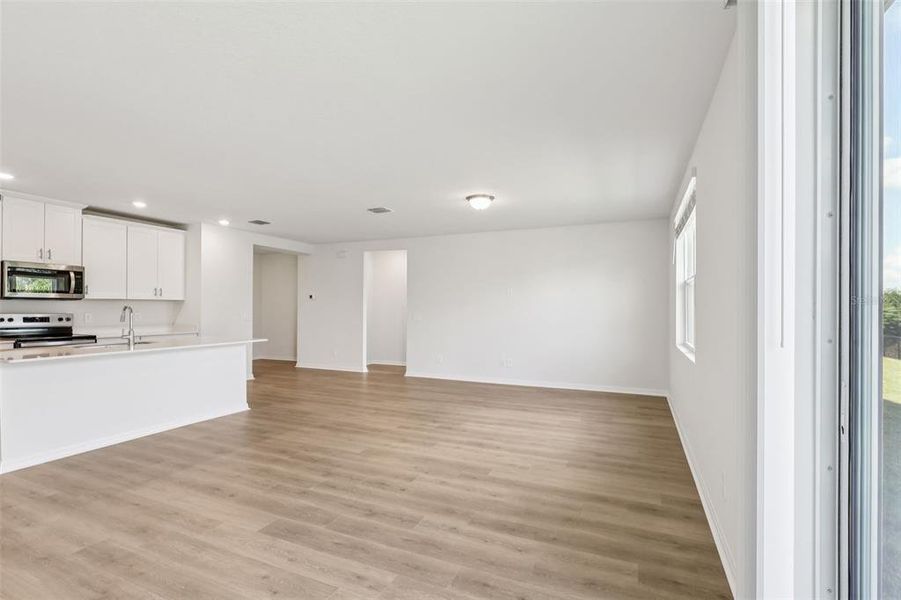 Spacious, unfurnished interior of a new home in Crosswinds - Signature Series, Haines City (Image 13).