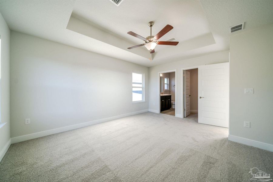 Spacious, unfurnished interior of a new home in Pine Top, Cantonment (Image 8).