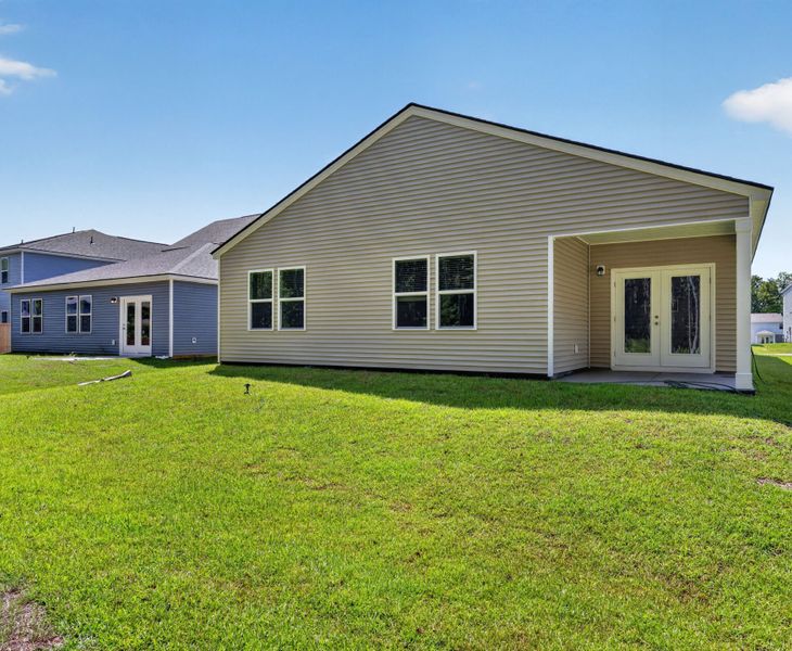 Exterior details and patio area of a home in Bradford Pointe, Summerville (Image 3).