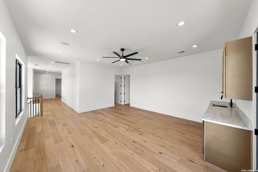 Spacious, unfurnished interior of a new home in , Boerne (Image 69).