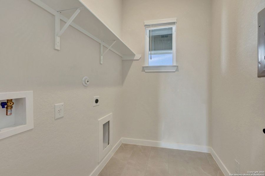 Spacious, unfurnished interior of a new home in , New Braunfels (Image 26). Spacious, unfurnished interior of a new home in , New Braunfels (Image 26).