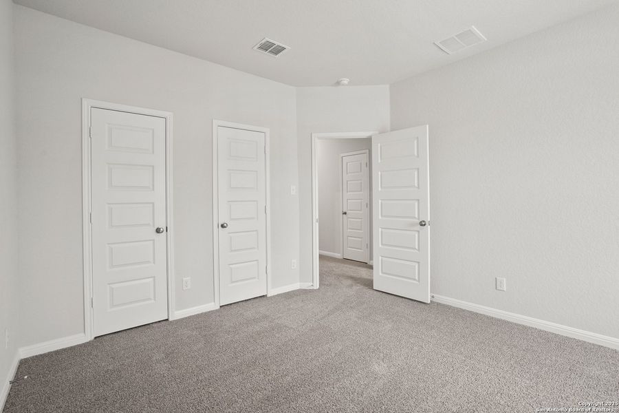 Spacious, unfurnished interior of a new home in Melissa Ranch, San Antonio (Image 15).