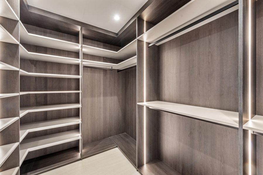 Primary Closet MIB_9945
