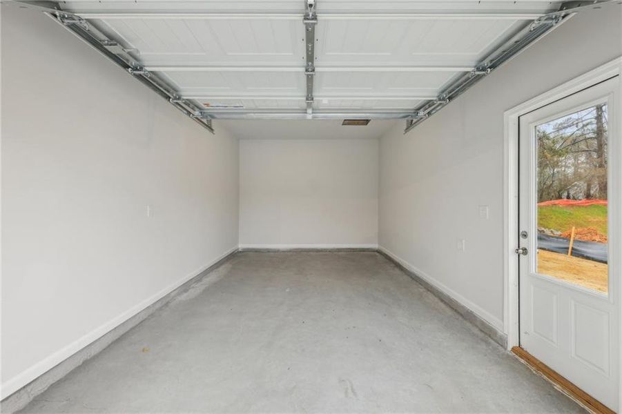 Spacious, unfurnished interior of a new home in Stephen's Landing, Loganville (Image 40).