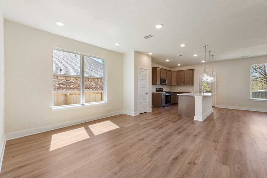Spacious, unfurnished interior of a new home in , Brenham (Image 19).