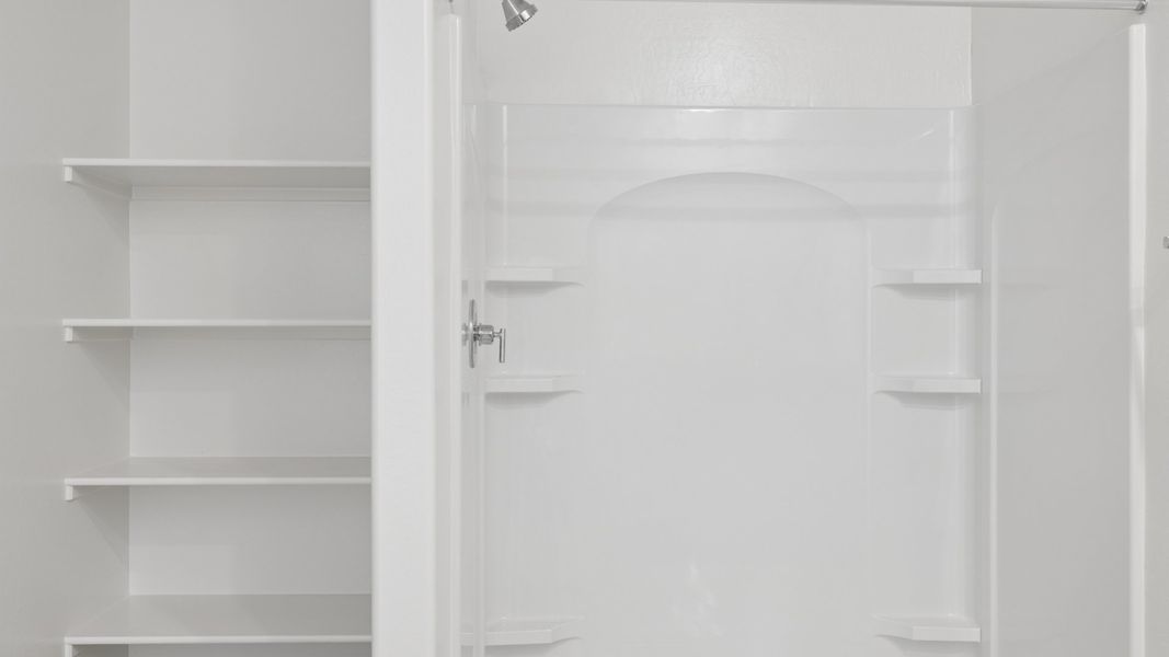 Representative interior finishes for a home built from the Lakeway by D.R. Horton in Heartland Ranch, Coolidge (Image 13).