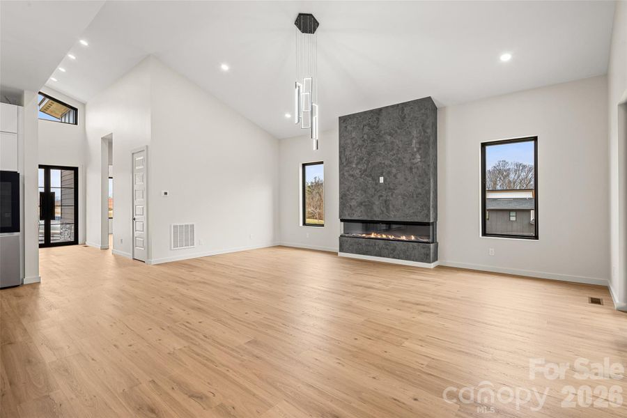 Spacious, unfurnished interior of a new home in , Asheville (Image 25).