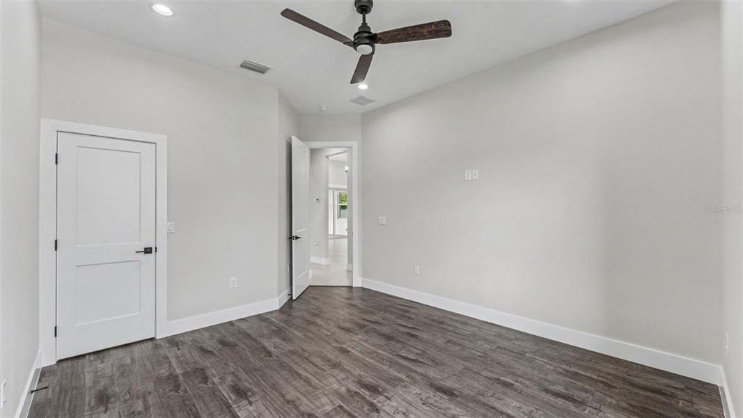 Spacious, unfurnished interior of a new home in , Lakeland (Image 48).