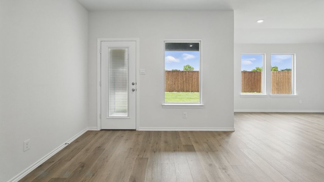 Spacious, unfurnished interior of a new home in Saddlebrook, Waxahachie (Image 13).