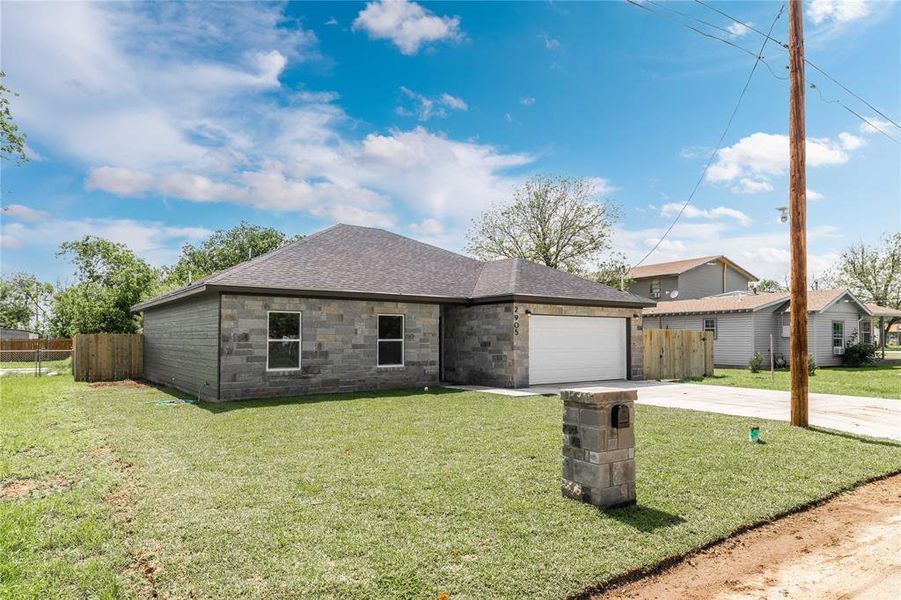 Exterior details and patio area of a home in , Brownwood (Image 3).