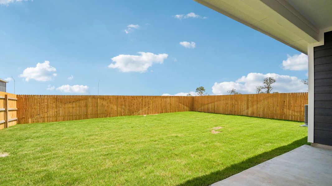 Exterior details and patio area of a home in Valverde, Bastrop (Image 3).