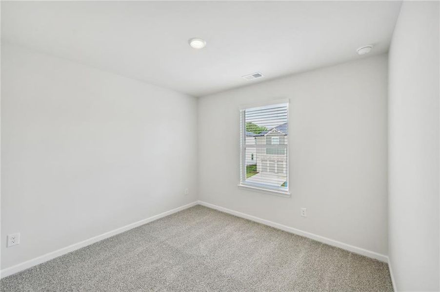 Spacious, unfurnished interior of a new home in Hawthorne Station, College Park (Image 31).