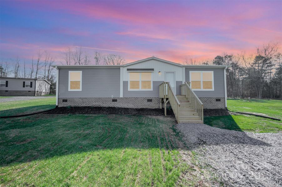 Exterior details and patio area of a home in , Shelby (Image 16).