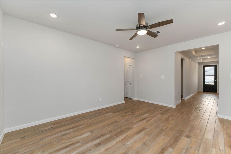 Spacious, unfurnished interior of a new home in Sunrise Cove, Texas City (Image 17).
