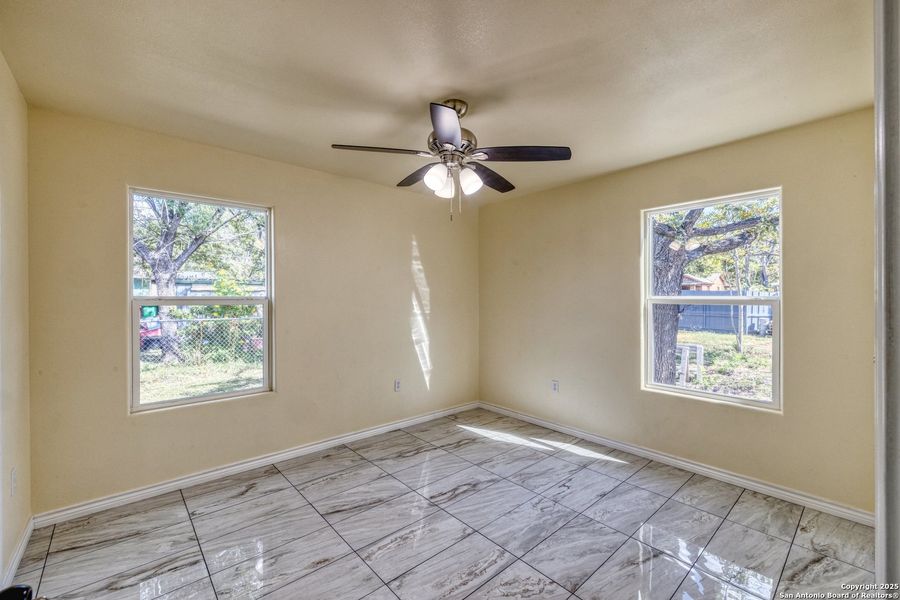 Spacious, unfurnished interior of a new home in , Uvalde (Image 11).