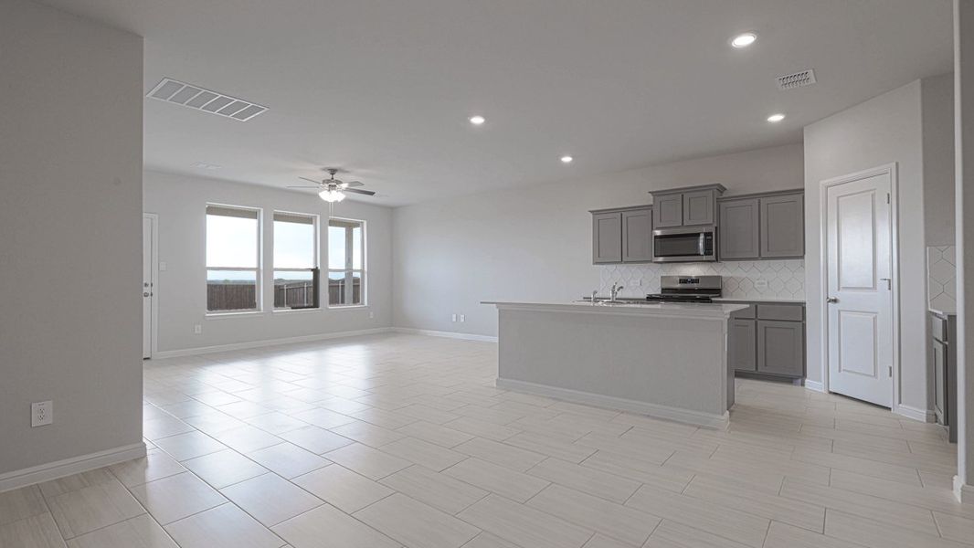 Spacious, unfurnished interior of a new home in The Canyons, Keene (Image 18).
