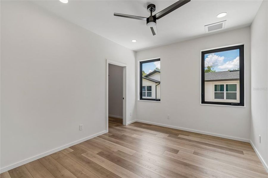 Spacious, unfurnished interior of a new home in , Tampa (Image 60).