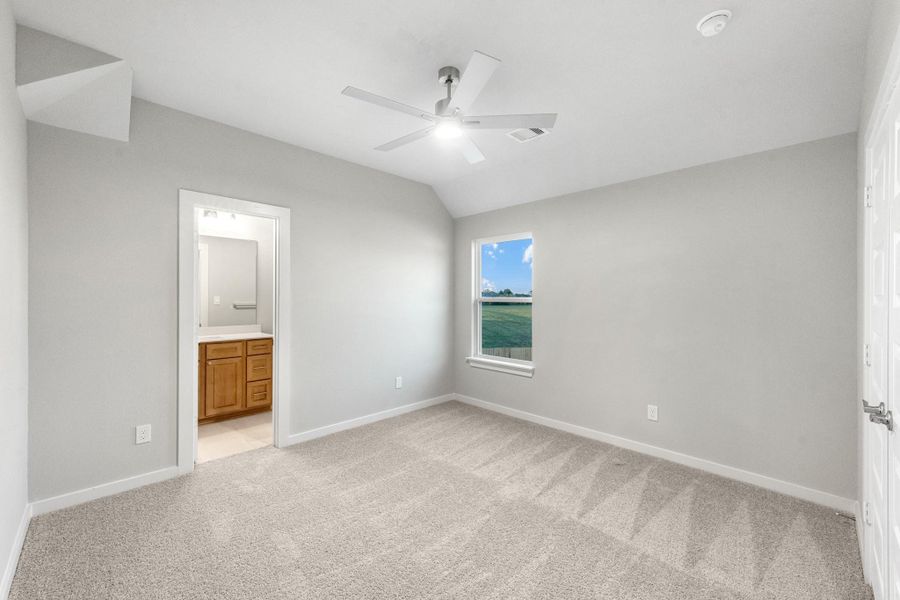 Spacious, unfurnished interior of a new home in Briarwood Crossing, Rosenberg (Image 22).