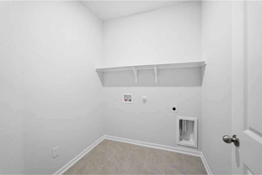 Spacious, unfurnished interior of a new home in Hunters Glen, Jarrell (Image 15).