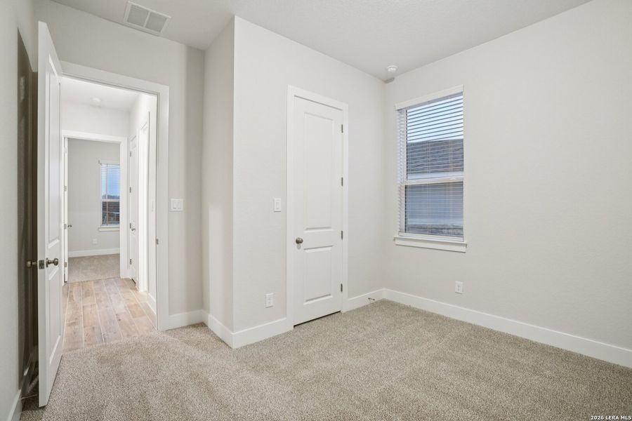 Spacious, unfurnished interior of a new home in Meyer Ranch, New Braunfels (Image 13).