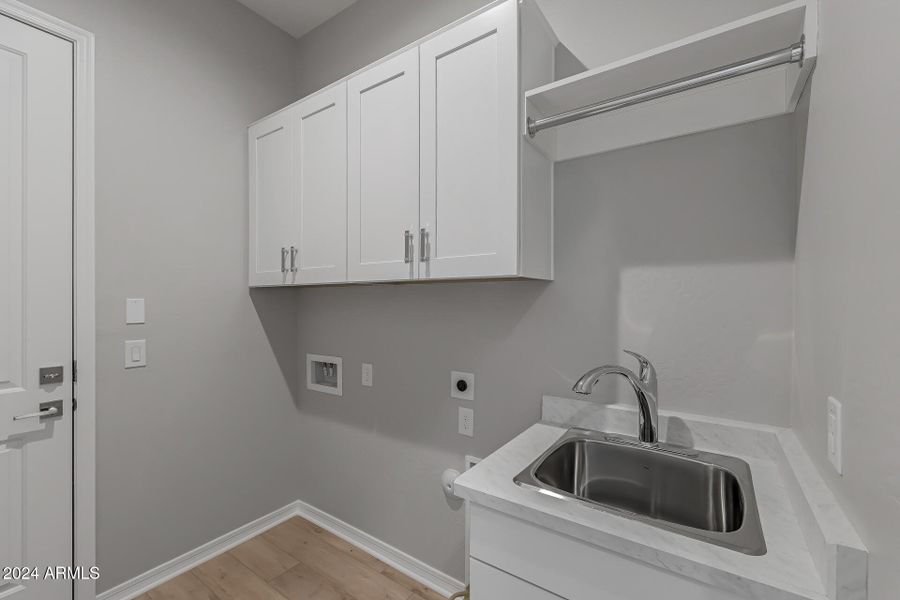 29) LAUNDRY ROOM