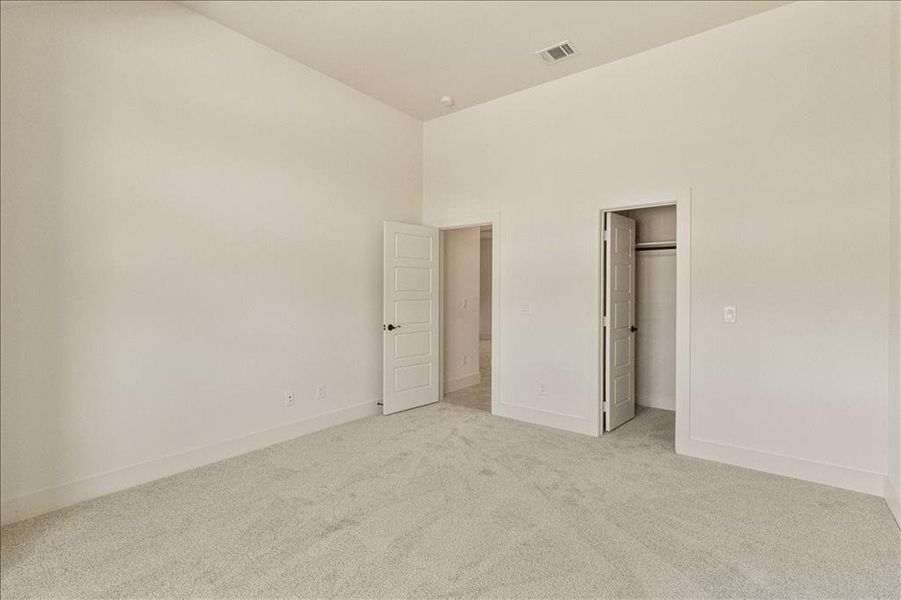 Spacious, unfurnished interior of a new home in , Fort Worth (Image 26).